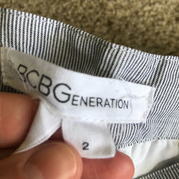 BCBG striped flowy skirt size 2 - Picture 2 of 3